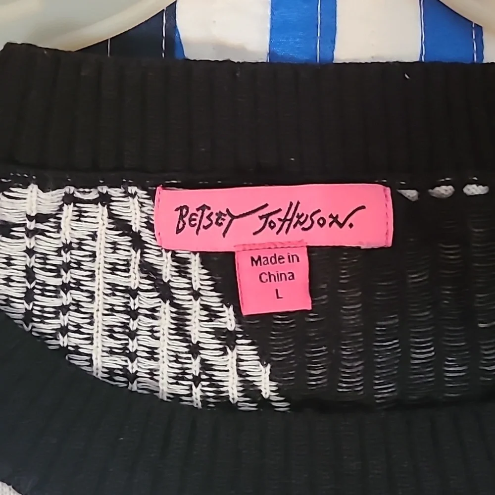 THE Bestsey Johnson Gun Sweater - Picture 5 of 8